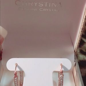 Rose gold earring and a necklace included for free